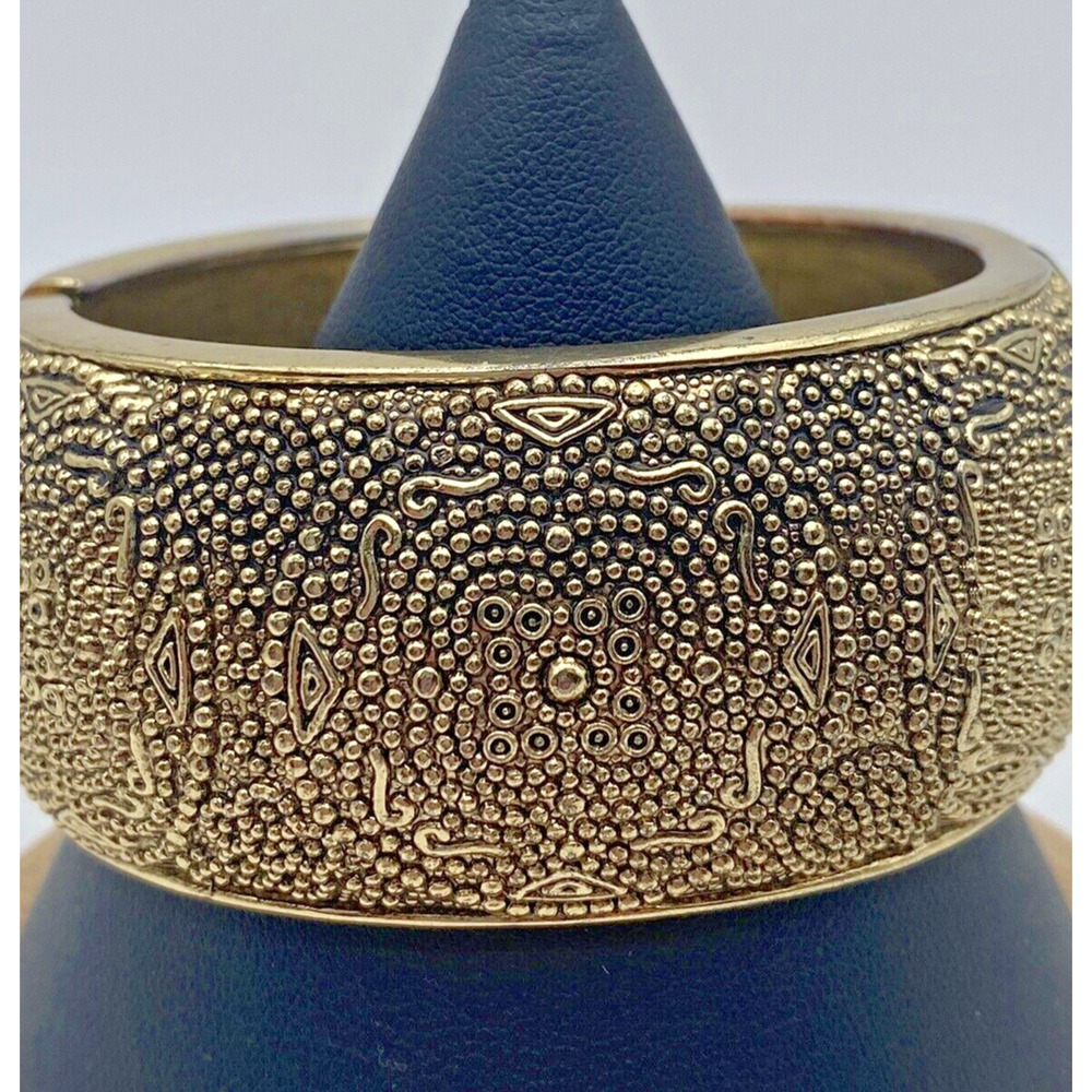 Gold Tone Boho Wide Spring Hinged Bangle Bracelet Metalwork Tribal Bold 7 1/4" - Picture 2 of 8